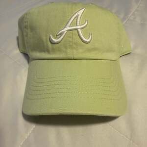 New Era Atlanta Braves 9TWENTY Adjustable Spring Vibes Hat Light Green